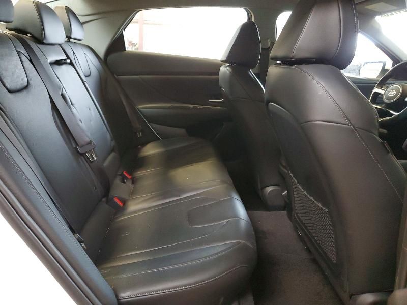 2025 Hyundai Elantra Luxury