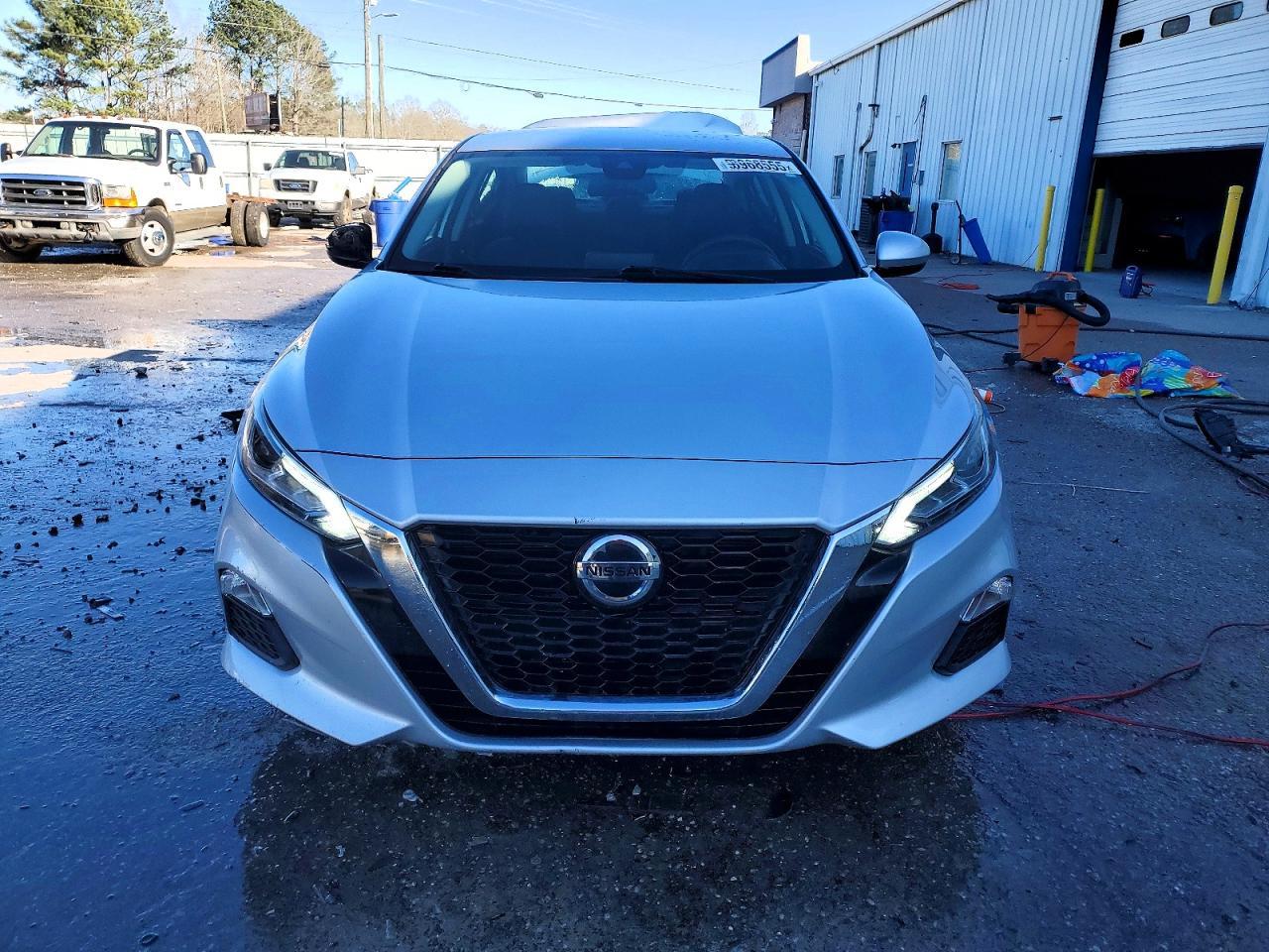 2021 Nissan Altima sv