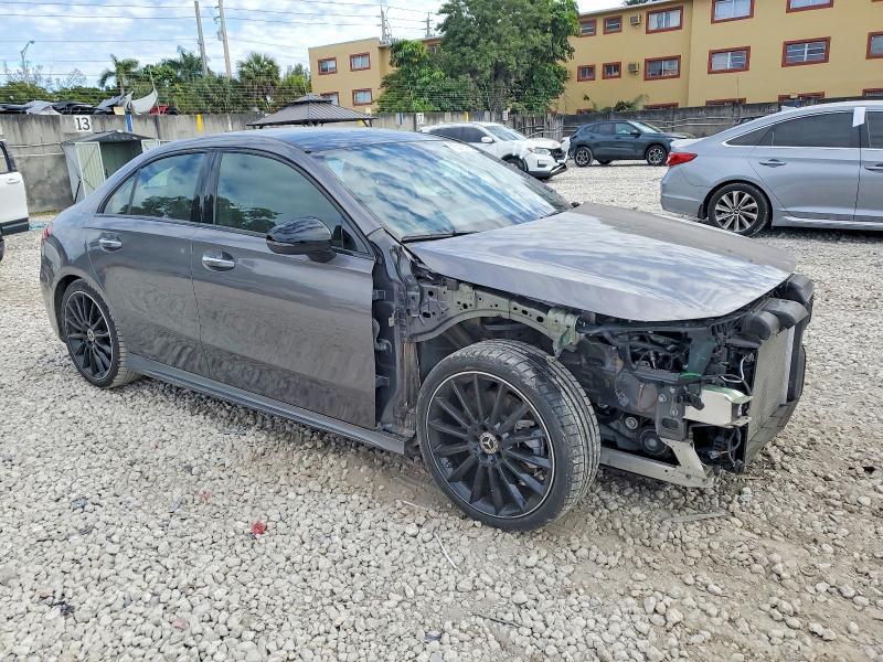 2022 Mercedes-Benz A 220