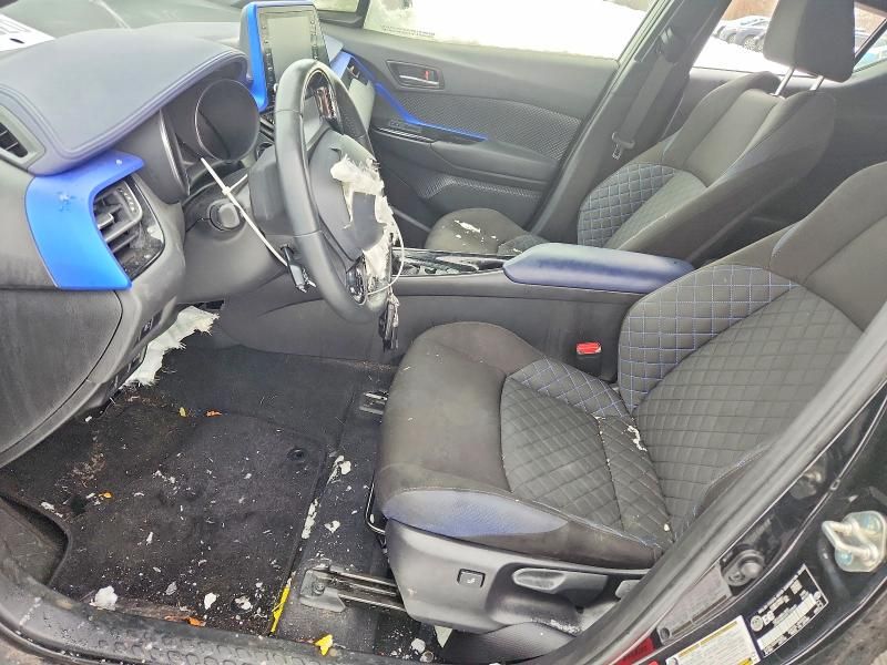 2022 Toyota C-hr xle