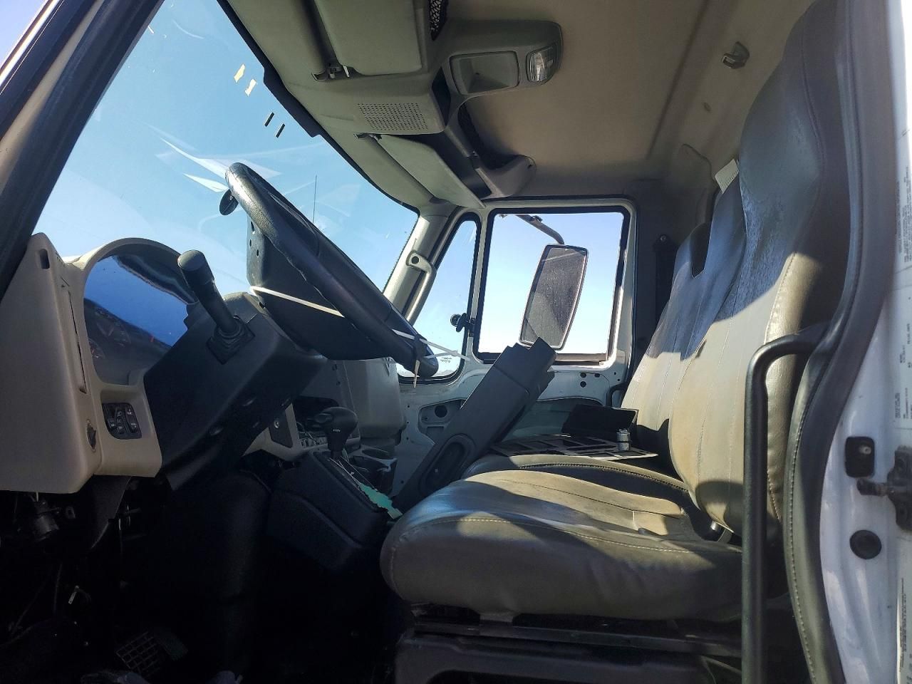 2015 International 4300 BOX Truck
