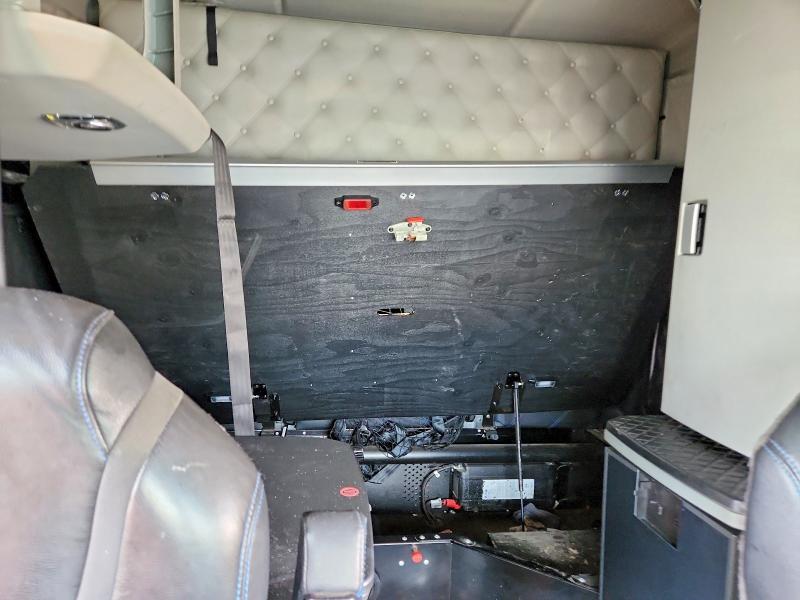 2020 Kenworth Construction W990