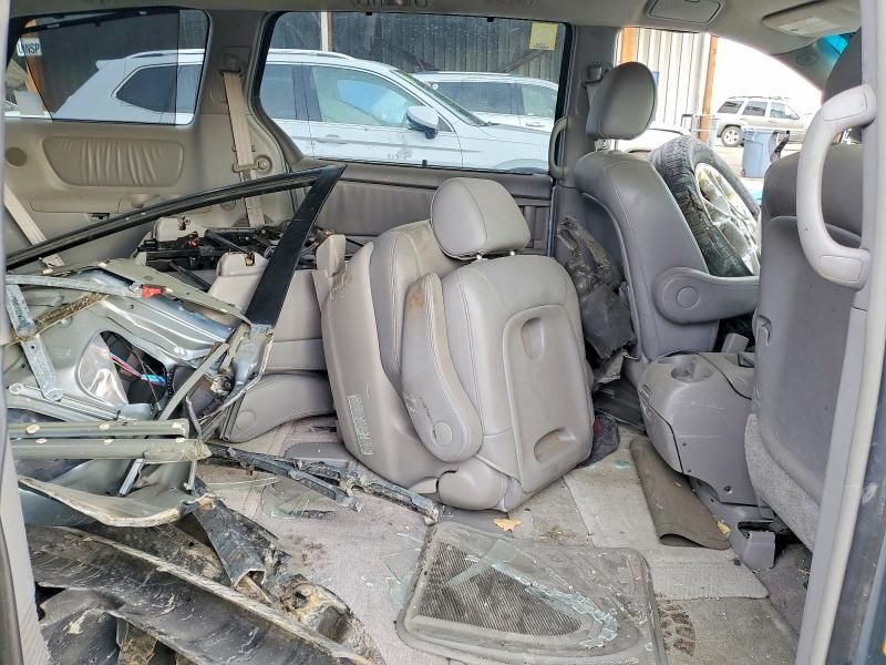 2005 Toyota Sienna xle