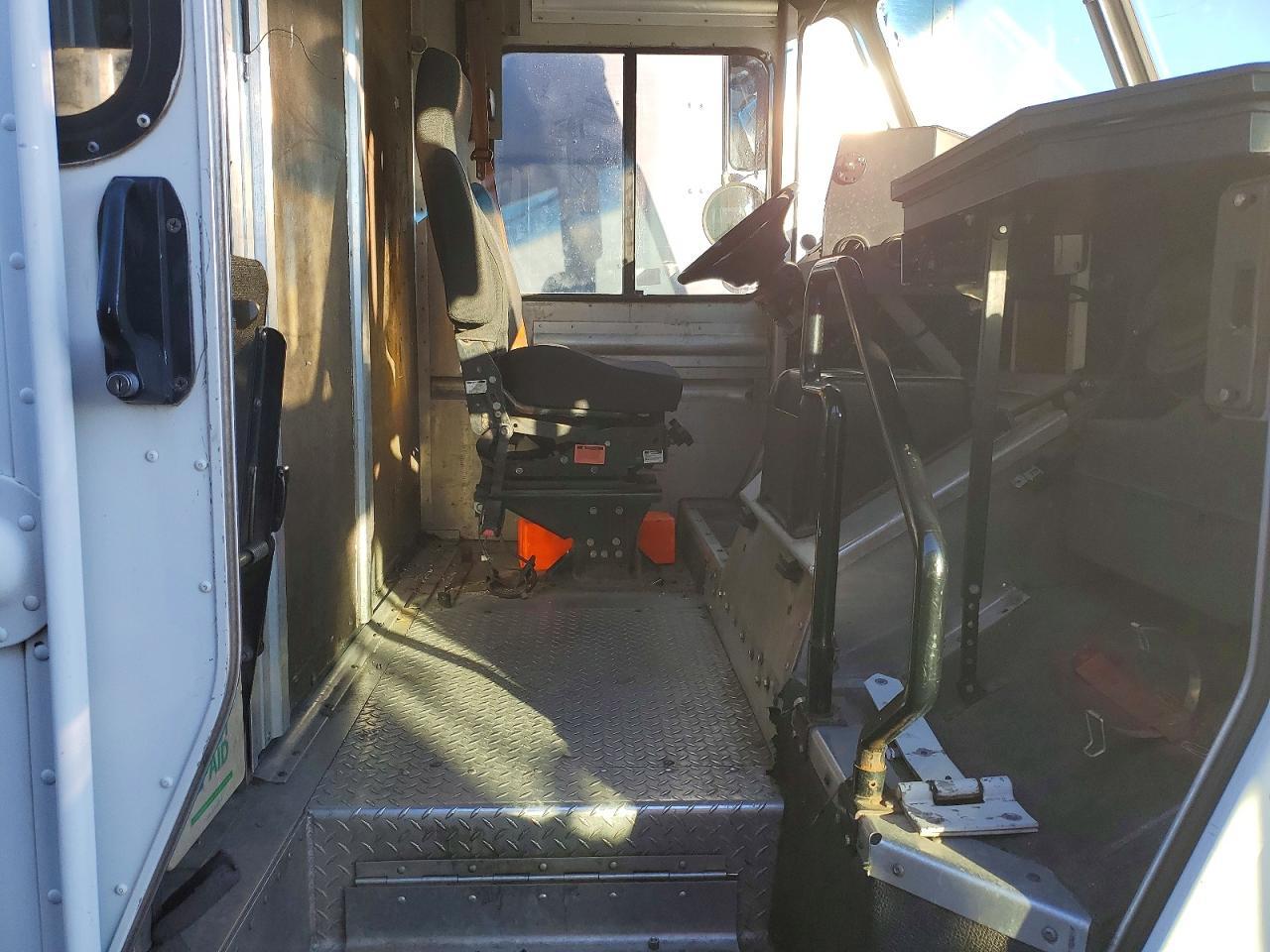 2012 Workhorse Custom Chassis 2012 Workhorse Commercial Delivery Truck