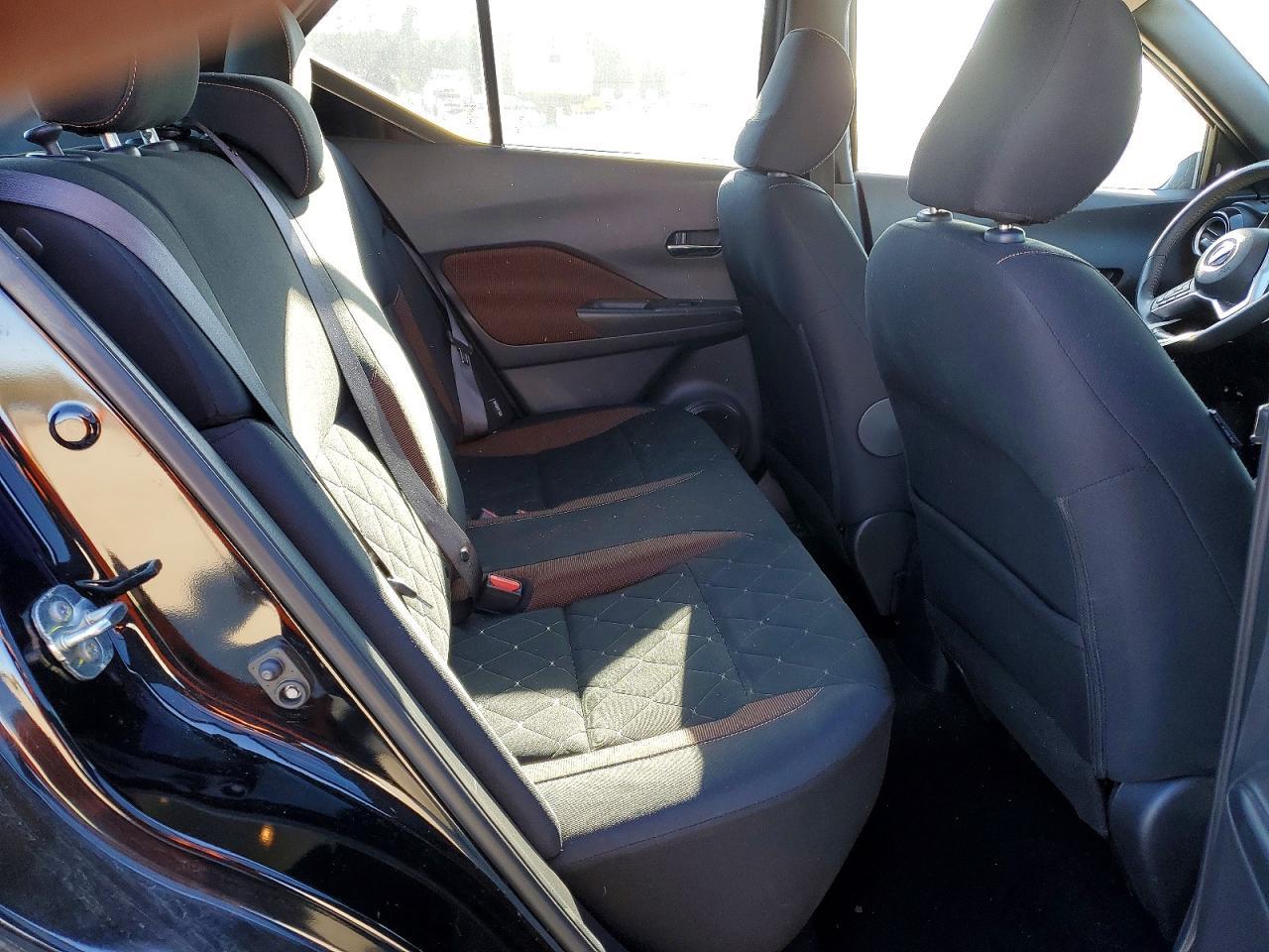 2020 Nissan Kicks sr
