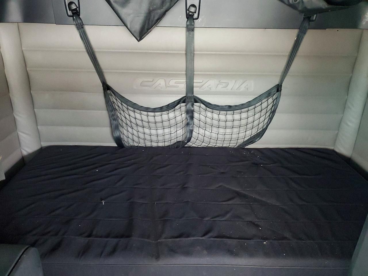 2019 Freightliner Cascadia 1-Semi Truck