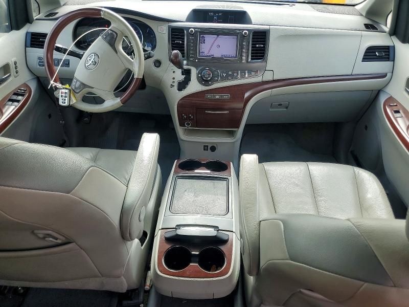 2012 Toyota Sienna xle