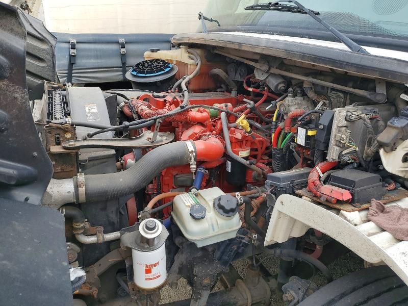 2015 Freightliner Business Class M2 box Truck