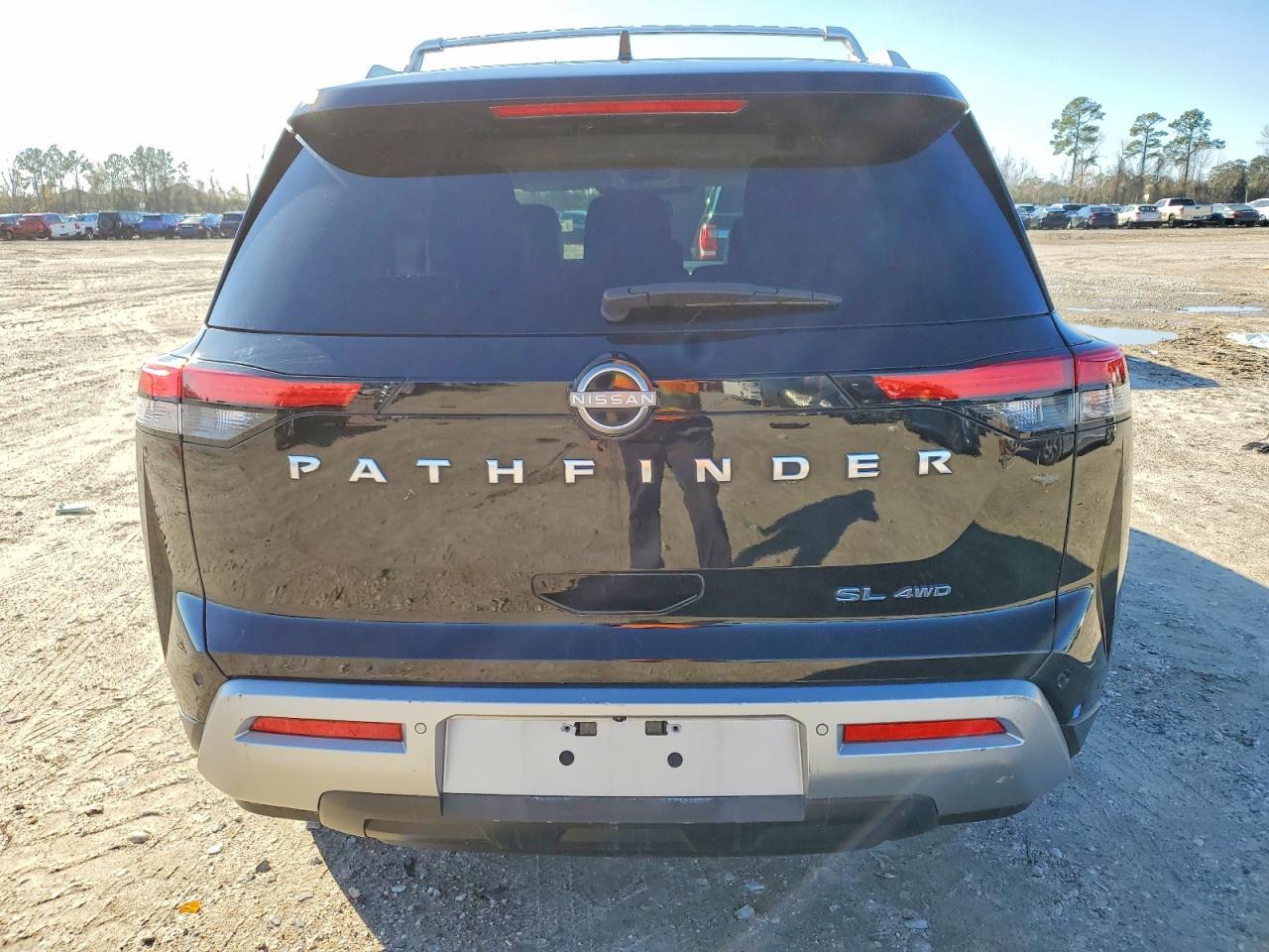 2022 Nissan Pathfinder sl
