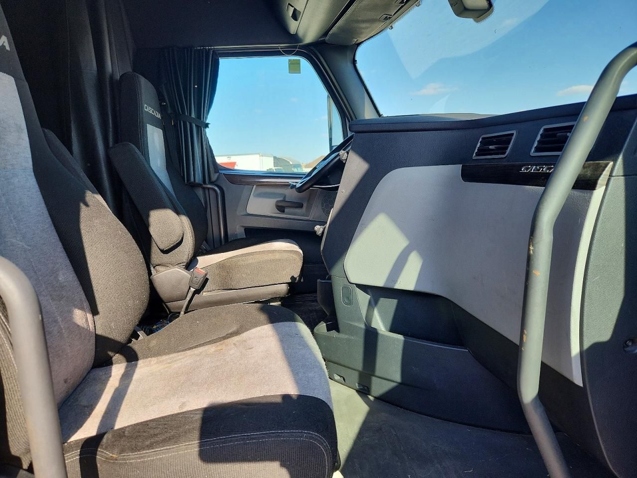 2019 Freightliner Cascadia 1-Semi Truck