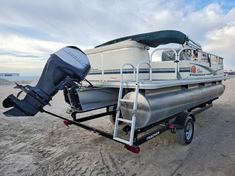 2011 Sun Tracker Pontoon Boat