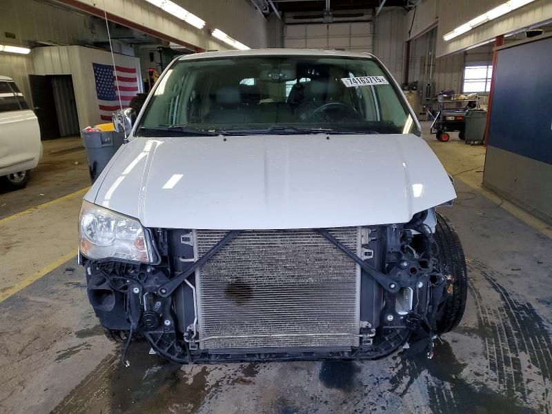 2014 Chrysler Town & Country Touring l