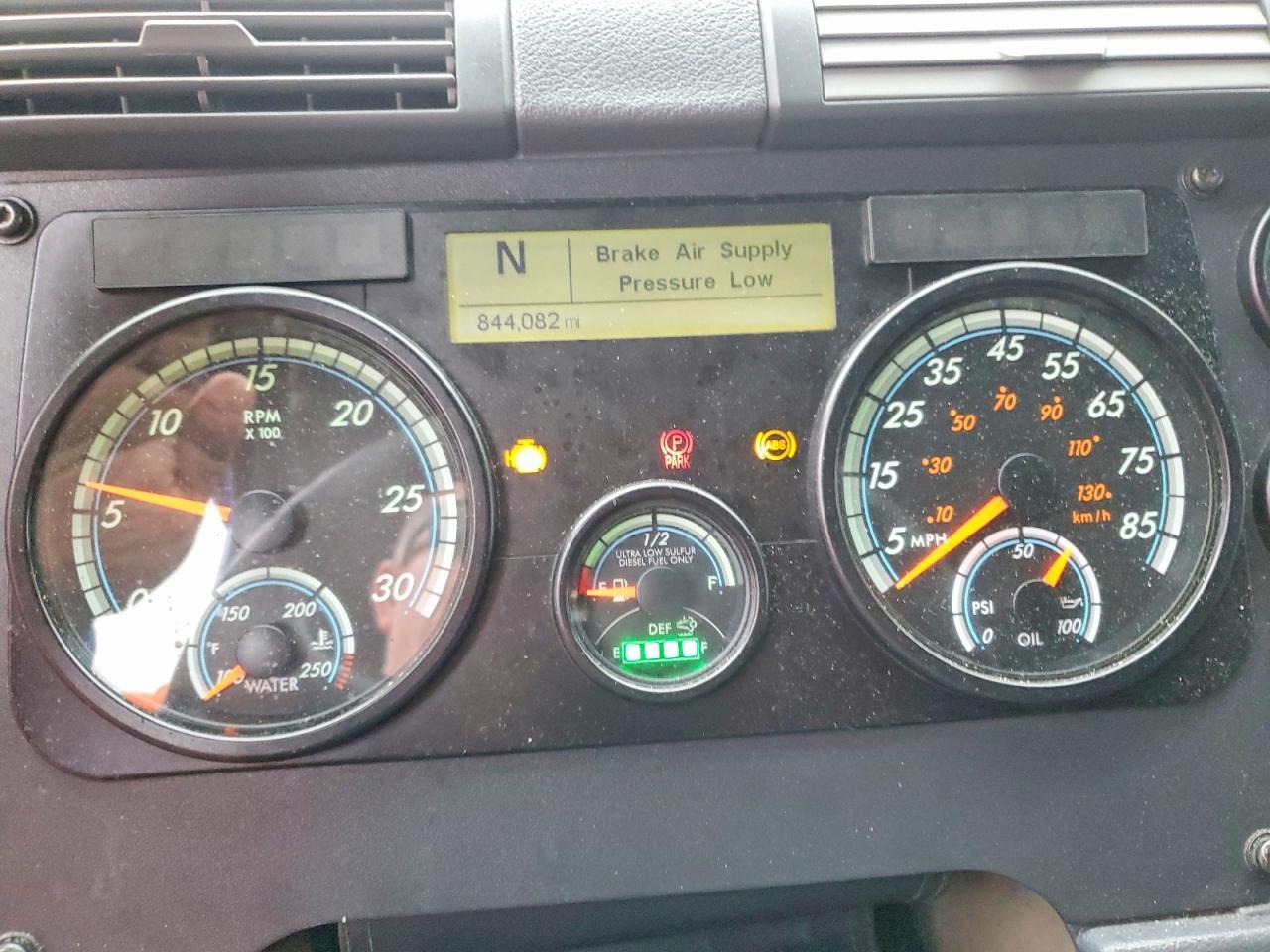 2018 Freightliner Cascadia-Semi Truck