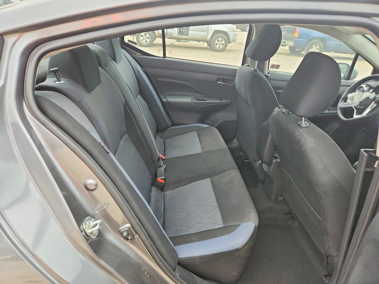 2025 Nissan Versa sv