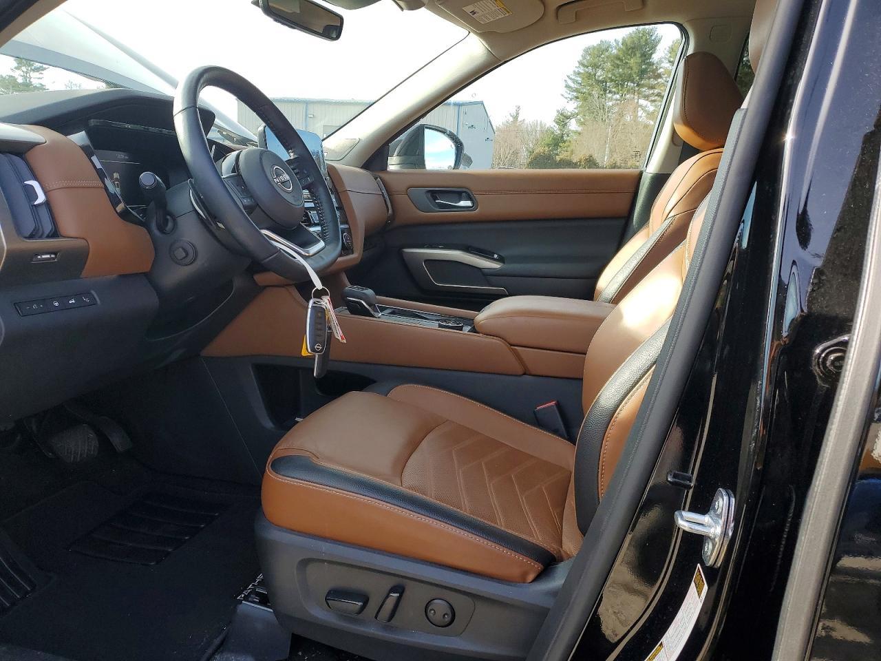 2023 Nissan Pathfinder Platinum