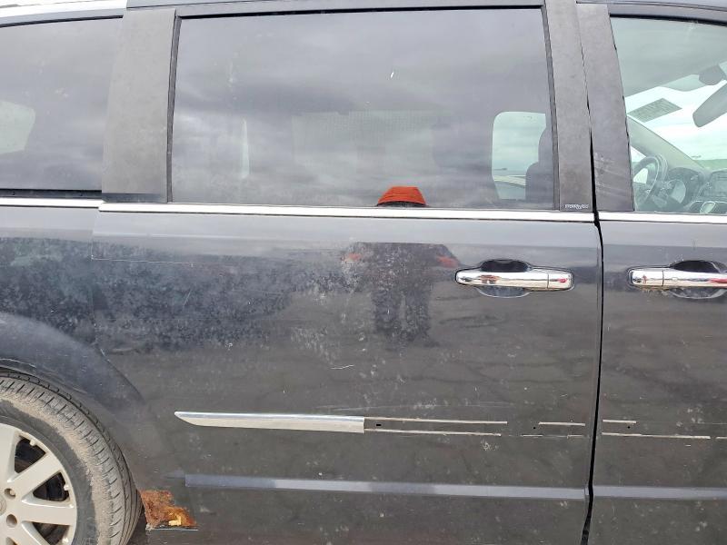 2011 Chrysler Town & Country Touring l