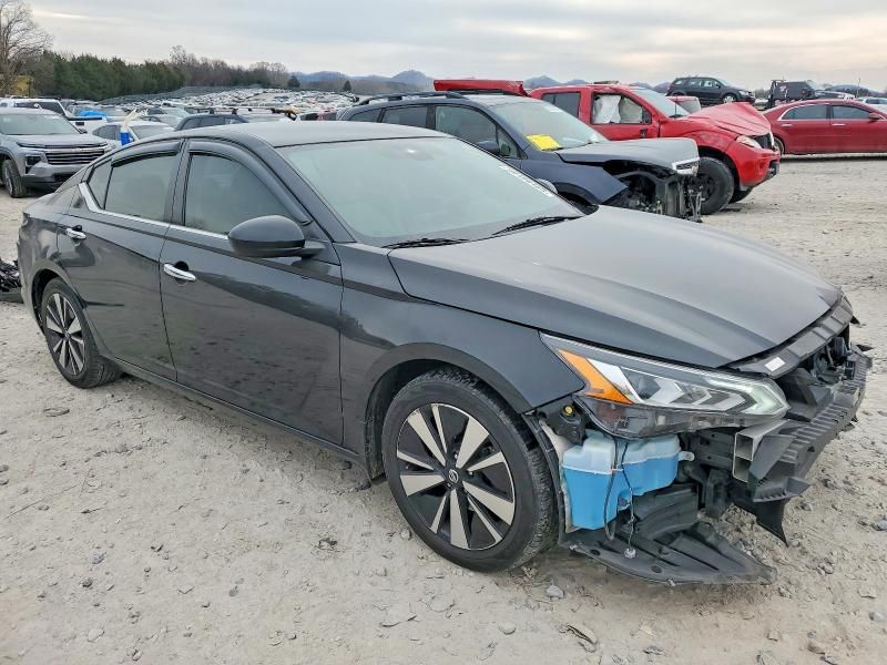 2022 Nissan Altima sv