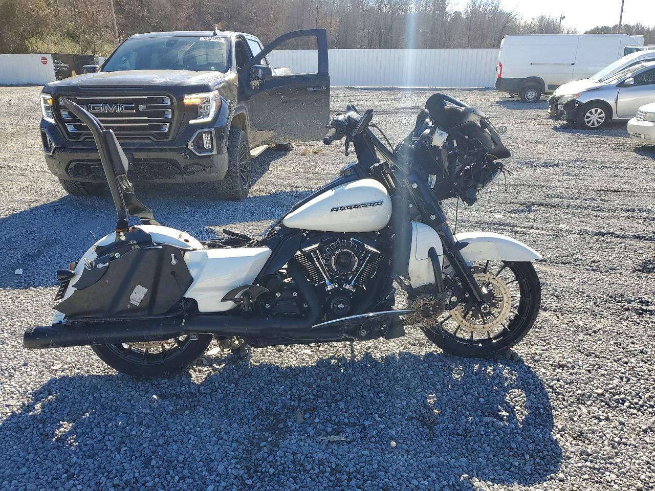2018 Harley-Davidson Fltrxs Road Glide Special