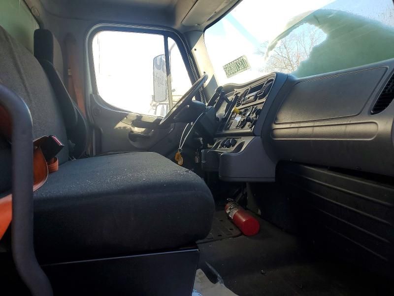 2015 Freightliner Business Class M2 box Truck