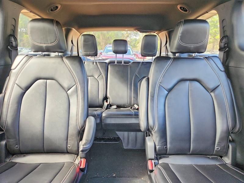 2025 Chrysler Voyager lx