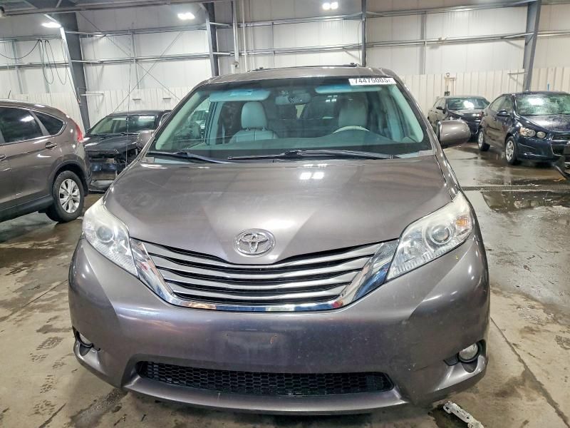 2013 Toyota Sienna xle