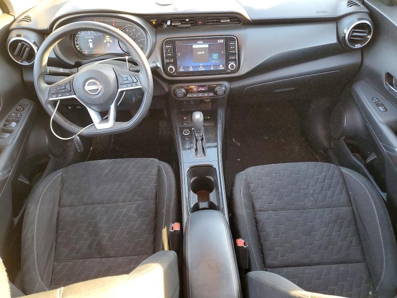 2022 Nissan Kicks sv