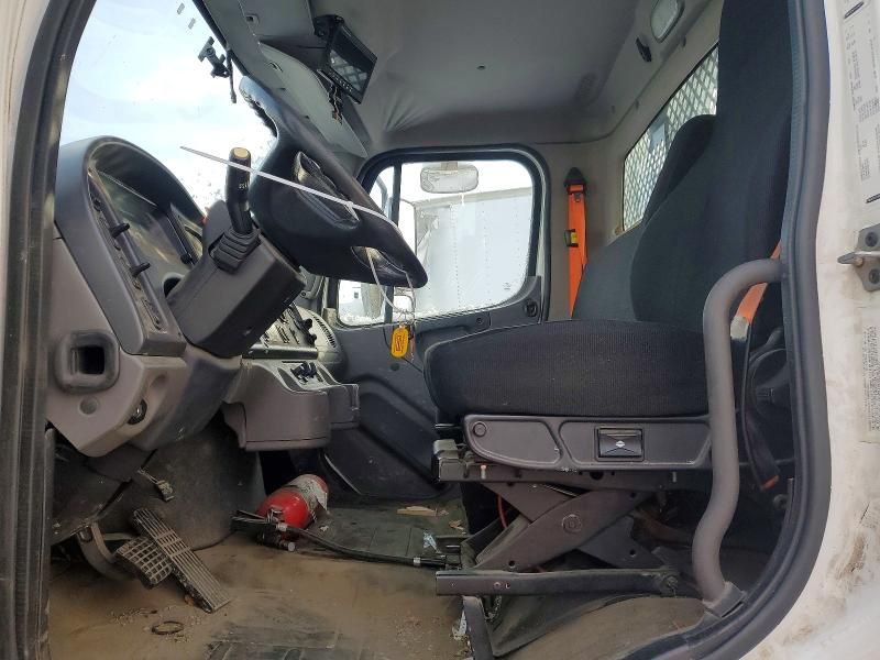 2017 Freightliner Business Class M2 Flatbed Truck