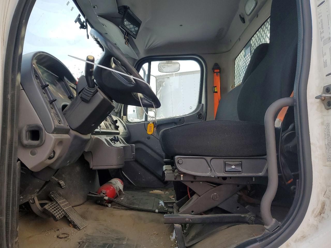 2017 Freightliner Business Class M2 Flatbed Truck