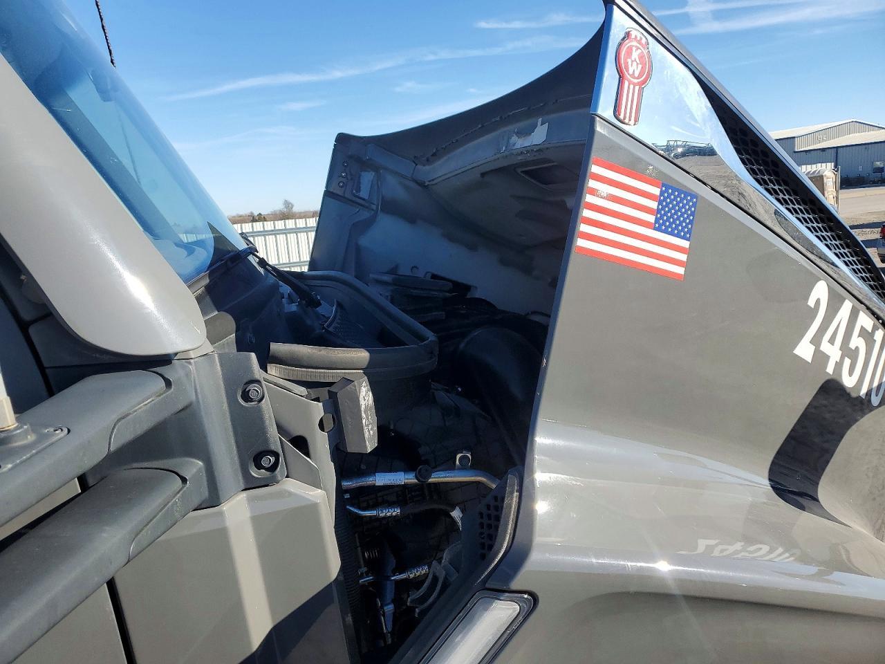 2024 Kenworth T680 Semi Truck