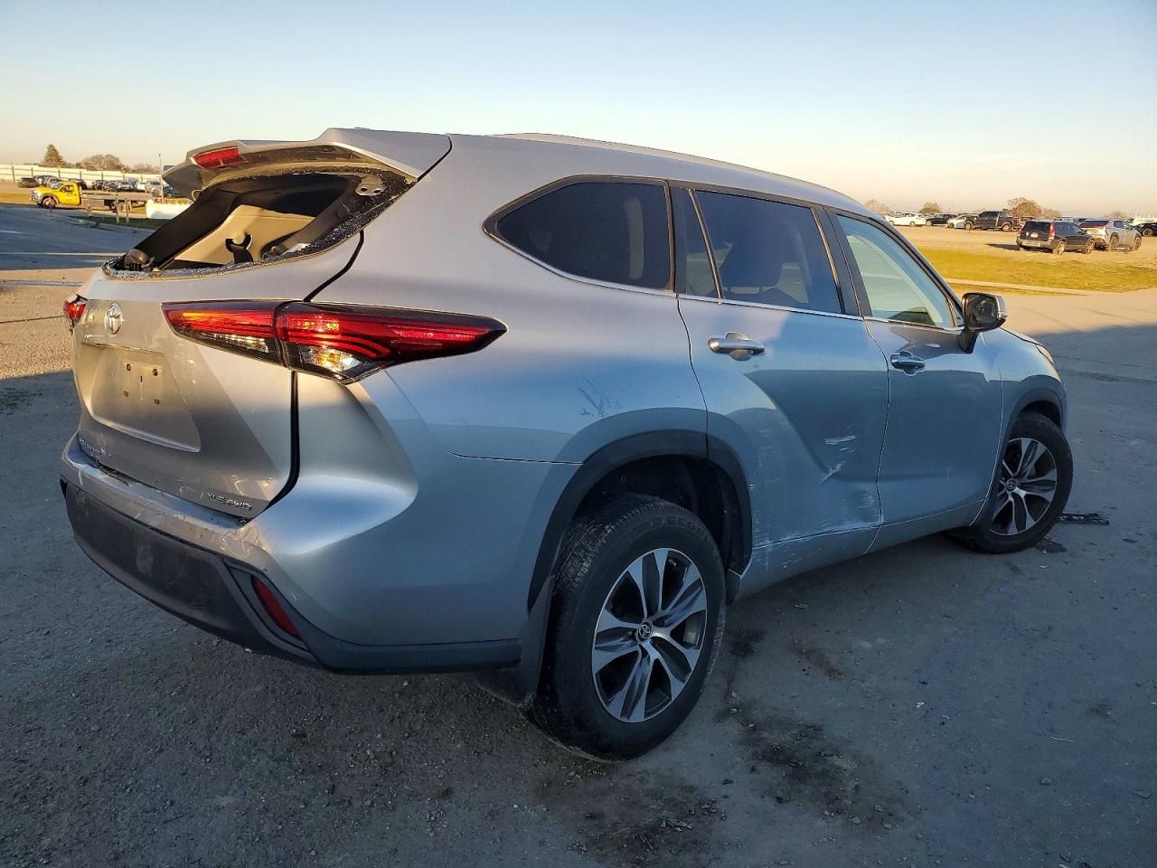 2023 Toyota Highlander l