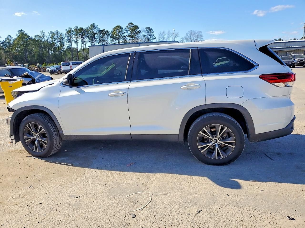 2019 Toyota Highlander le