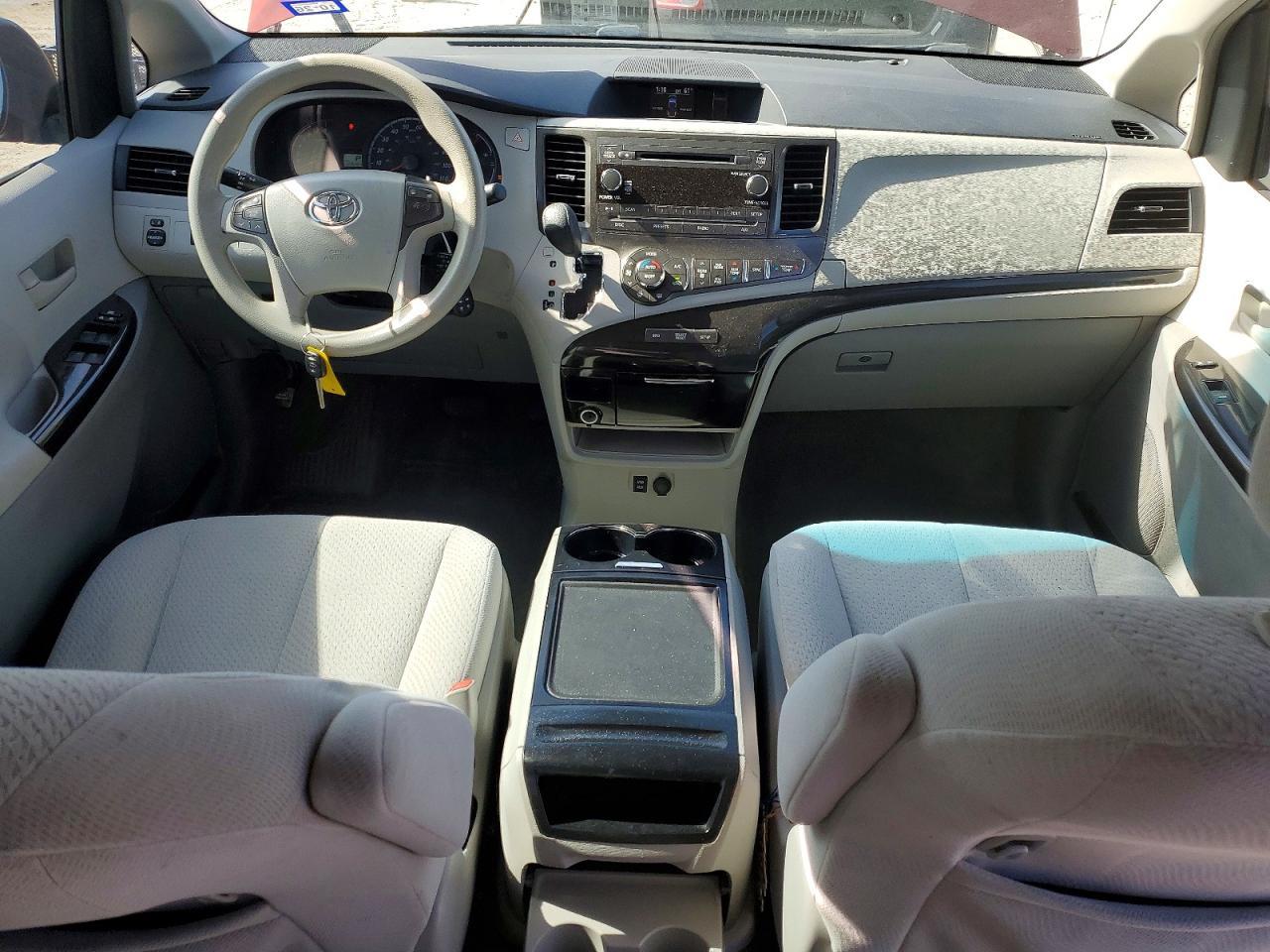 2013 Toyota Sienna le