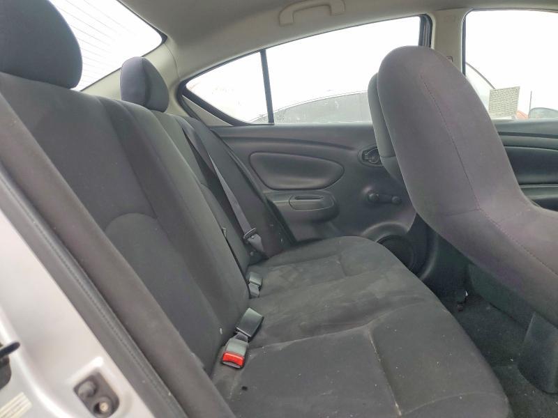 2015 Niss Versa 1.6 s Plus