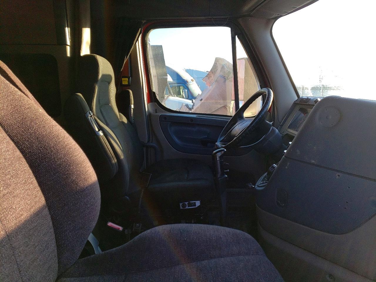 2015 Freightliner Cascadia Semi Truck