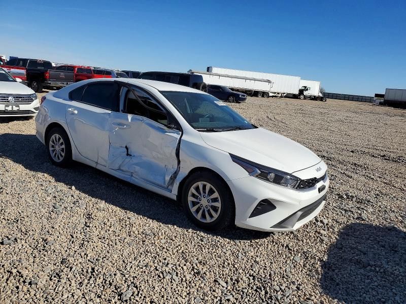 2024 KIA Forte lx