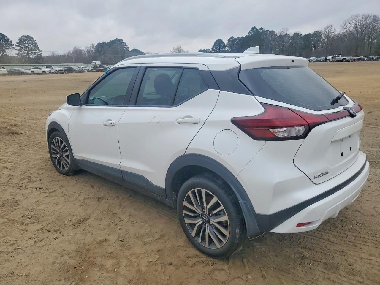 2023 Nissan Kicks sv