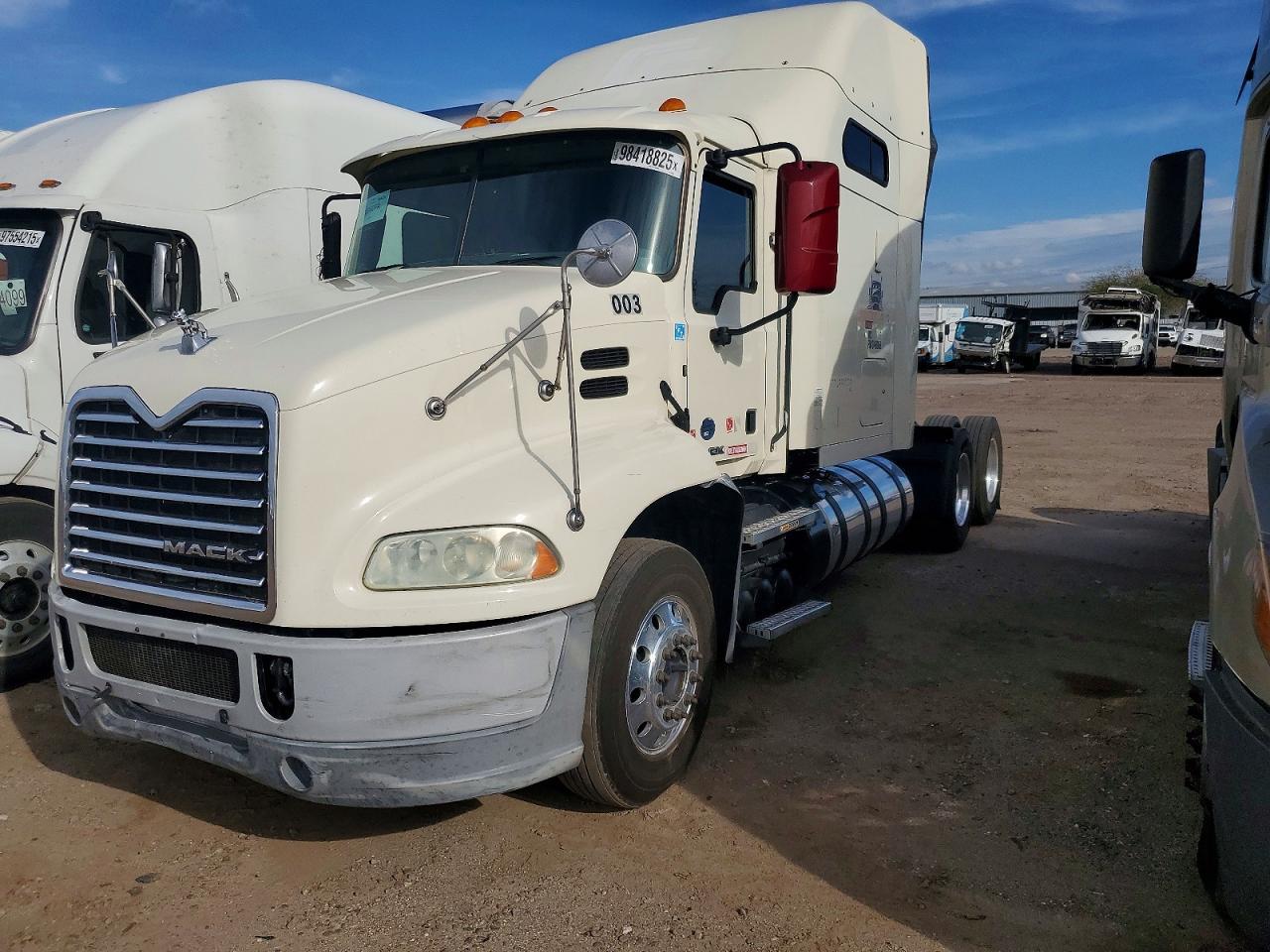 2015 Mack Cxu613 Semi Truck