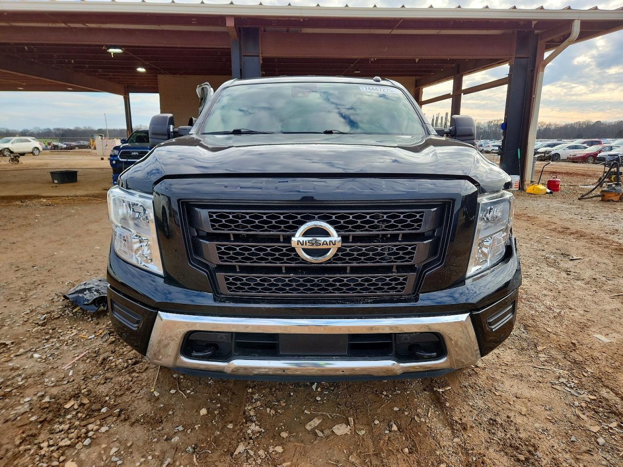 2021 Nissan Titan sv