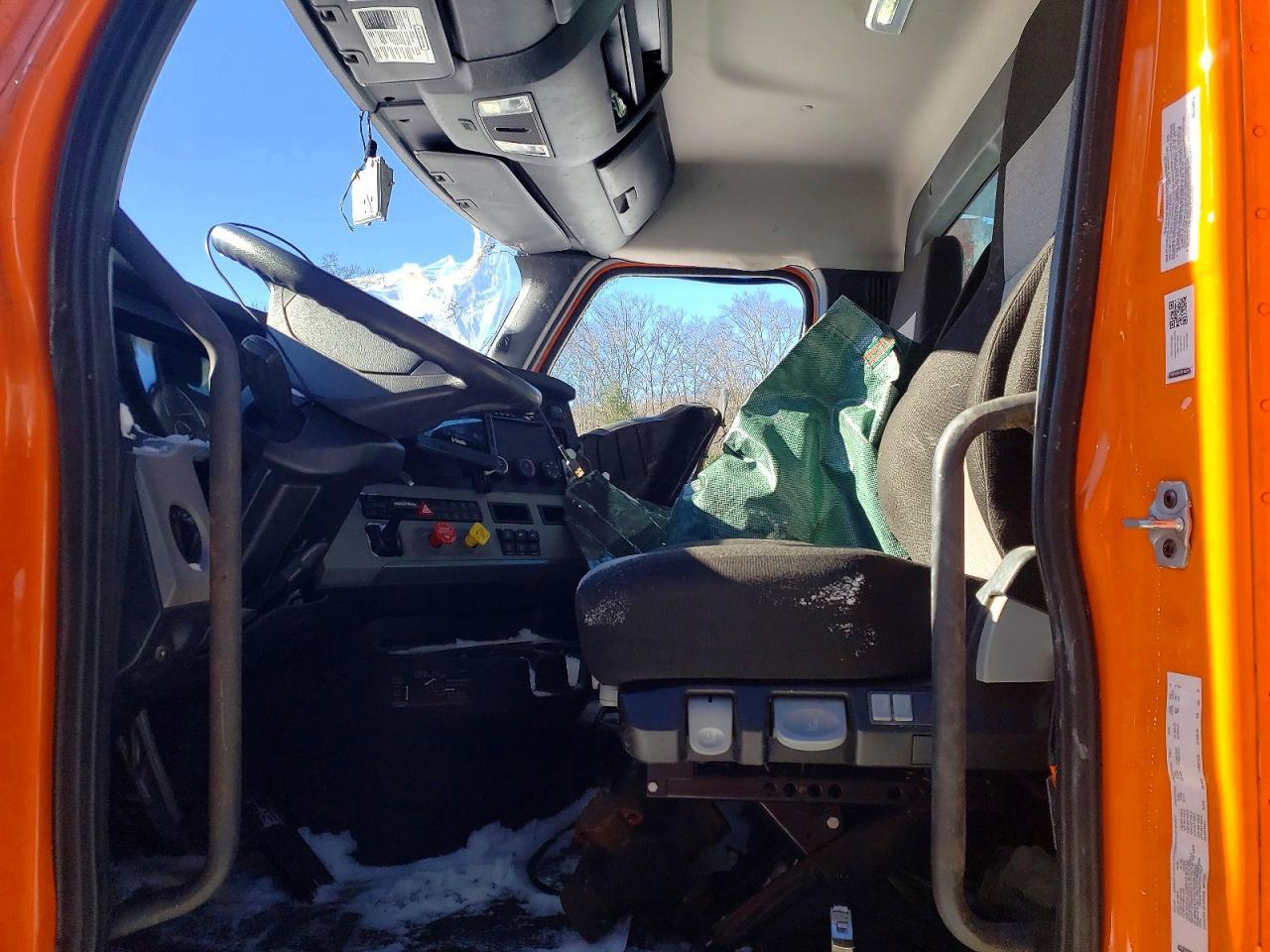 2021 Freightliner Cascadia 116 Semi Truck