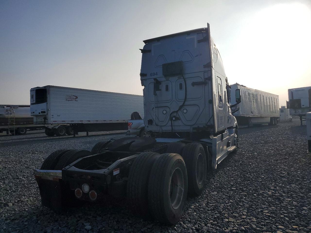 2022 Freightliner Cascadia 126 Semi Truck