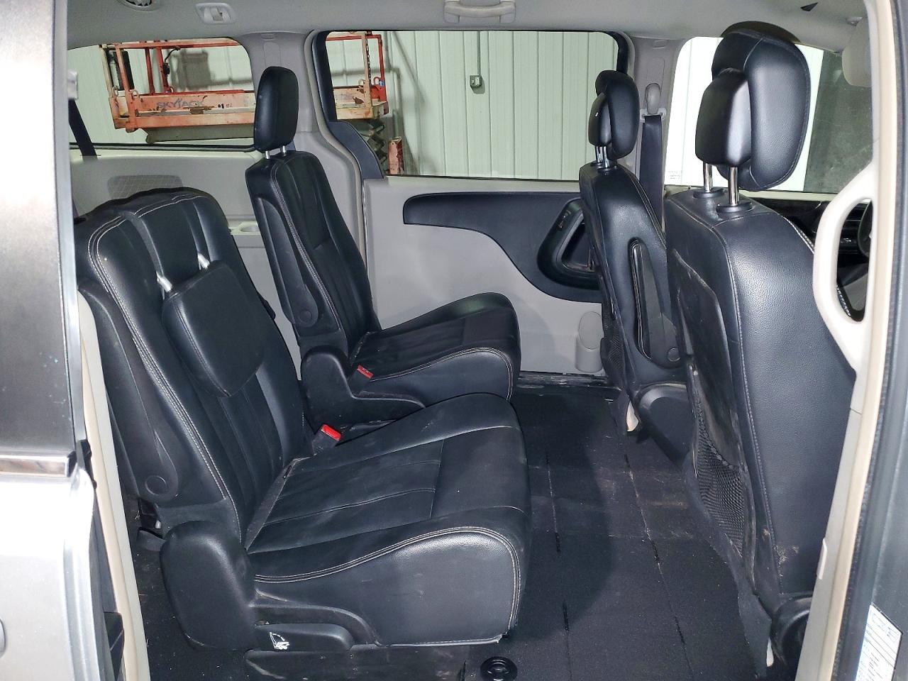 2016 Chrysler Town & Country Touring