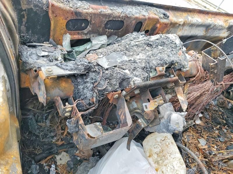 2011 Isuzu Npr box Truck