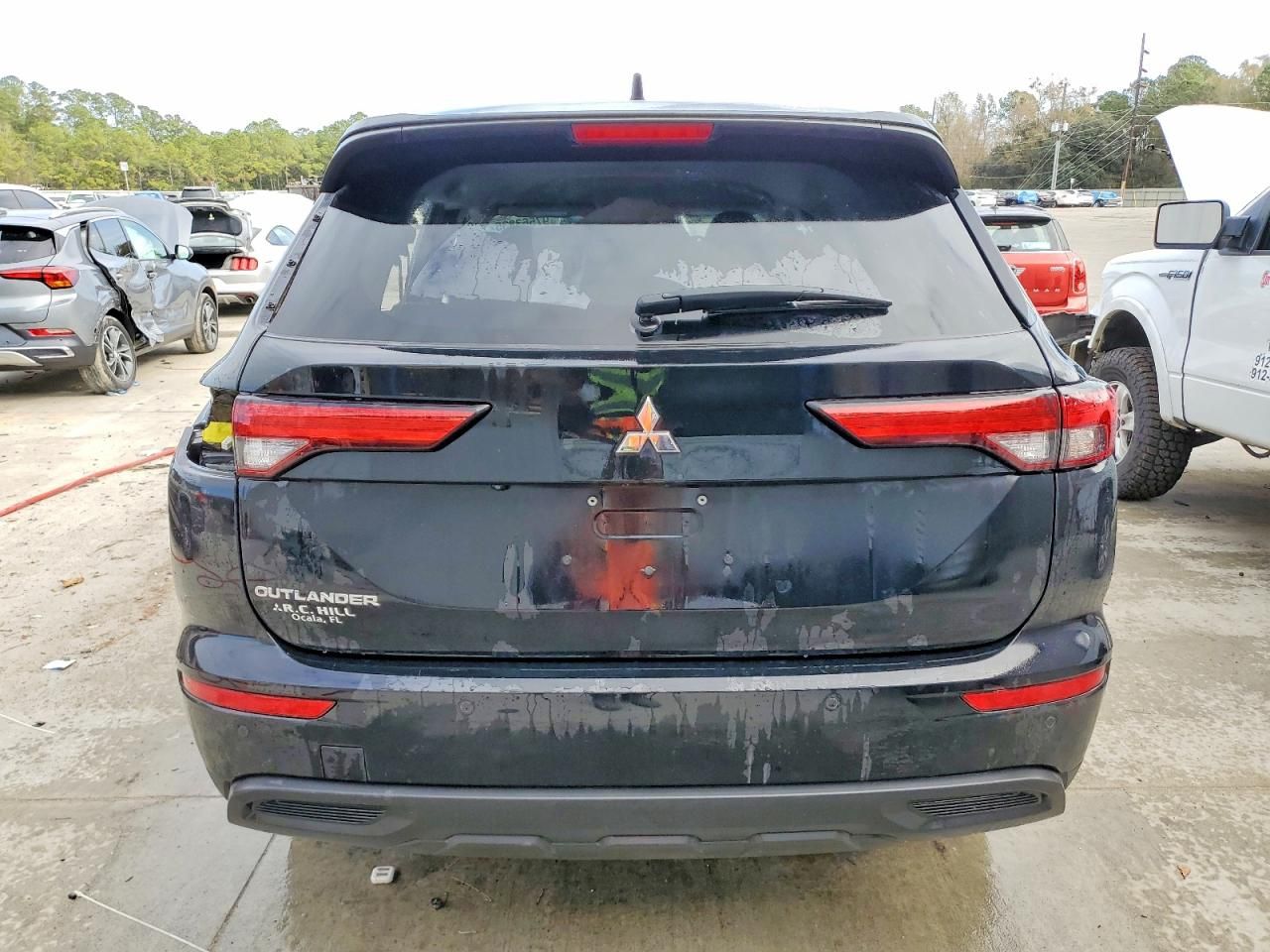 2024 Mitsubishi Outlander es