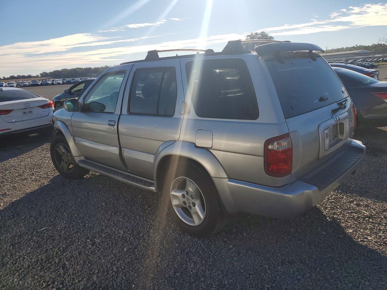 2002 Infiniti QX4