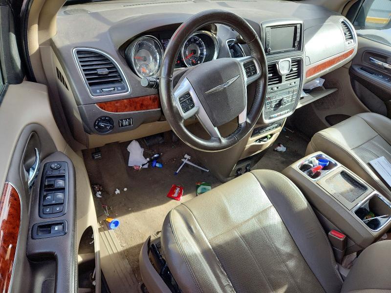 2013 Chrysler Town & Country Touring l