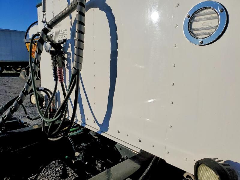 2017 Kenworth T370 Semi Truck