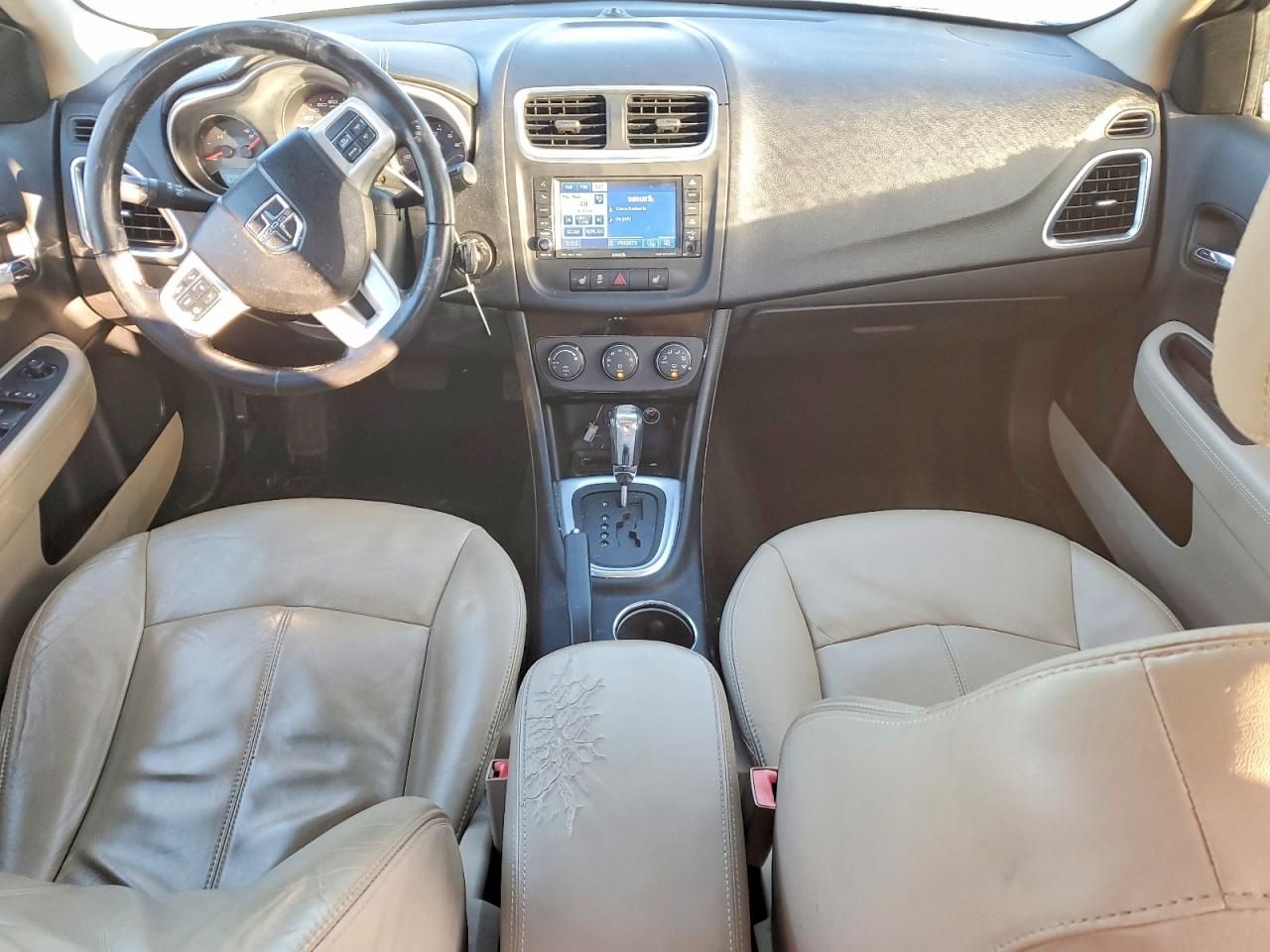 2011 Dodge Avenger lux