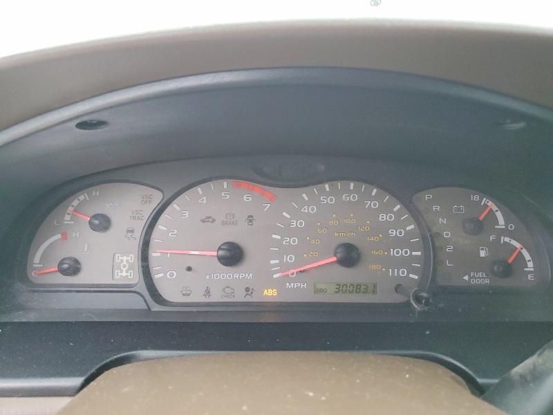 2004 Toyota Sequoia SR5