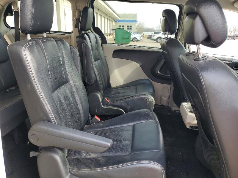 2014 Chrysler Town & Country Touring l