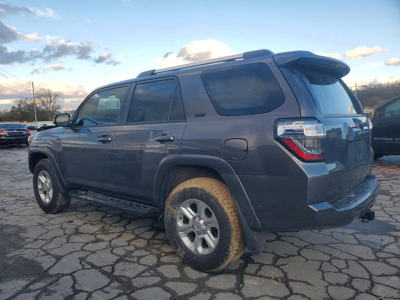 2023 Toyota 4runner se